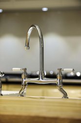 Abode Astbury Bridge Mixer Tap w/Handspray - Pewter